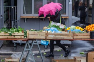 Rijeka: Kiša te jugo otežavaju rad na tržnici Rijeka: Kiša te jugo otežavaju rad na tržnici