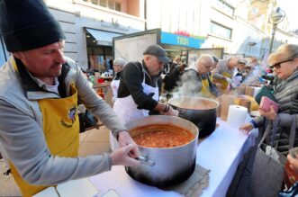 Rijeka: Riječki kuhari kuhaju za Melitu Maslak Rijeka: Riječki kuhari kuhaju za Melitu Maslak