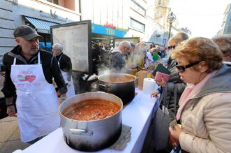 Rijeka: Riječki kuhari kuhaju za Melitu Maslak Rijeka: Riječki kuhari kuhaju za Melitu Maslak