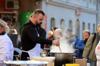 Rijeka: Riječki kuhari kuhaju za Melitu Maslak Rijeka: Riječki kuhari kuhaju za Melitu Maslak
