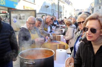 Rijeka: Rije?ki kuhari kuhaju za Melitu Maslak Rijeka: Rije?ki kuhari kuhaju za Melitu Maslak