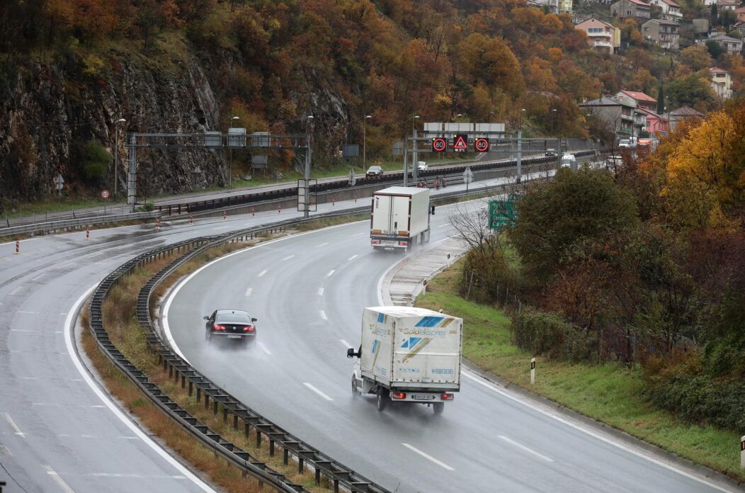 Rijeka: Kia usporava promet na autocestama Primorsko goranske upanije Rijeka: Kia usporava promet na autocestama Primorsko goranske upanije