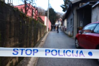 Zagreb: Na Črnomercu pronađeno tijelo žene, policijski očevid u tijeku Zagreb: Na Črnomercu pronađeno tijelo žene, policijski očevid u tijeku