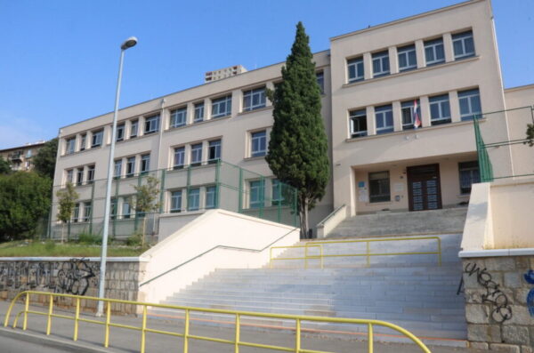Osnovna-skola-Pecine-listopad-2023-900×600
