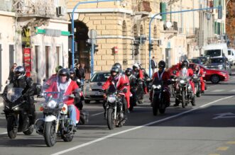 Rijeka: Bajkeri djedice nose poklone djeci u dječji dom u Lovranu Rijeka: Bajkeri djedice nose poklone djeci u dječji dom u Lovranu