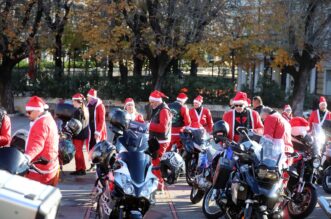 Rijeka: Bajkeri djedice nose poklone djeci u dječji dom u Lovranu Rijeka: Bajkeri djedice nose poklone djeci u dječji dom u Lovranu