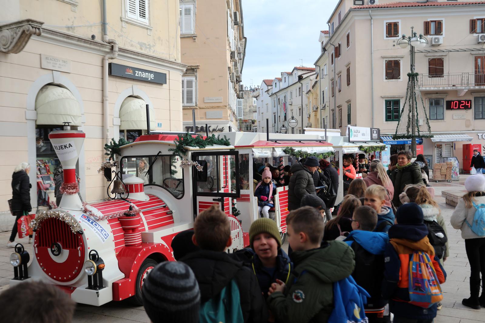 Rijeka: Vlaki? Djeda Mraza prometuje centrom grada Rijeka: Vlaki? Djeda Mraza prometuje centrom grada