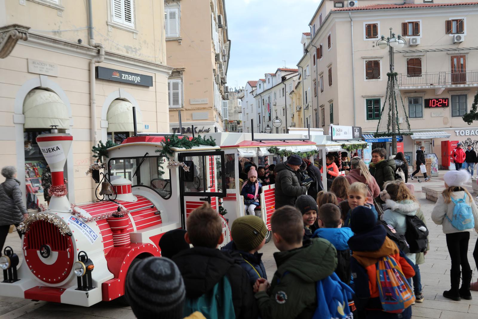 Rijeka: Vlaki? Djeda Mraza prometuje centrom grada Rijeka: Vlaki? Djeda Mraza prometuje centrom grada