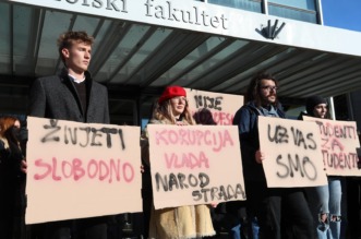 Rijeka: Prosvjed podrke rije?kih studenata kolegama u Srbiji Rijeka: Prosvjed podrke rije?kih studenata kolegama u Srbiji