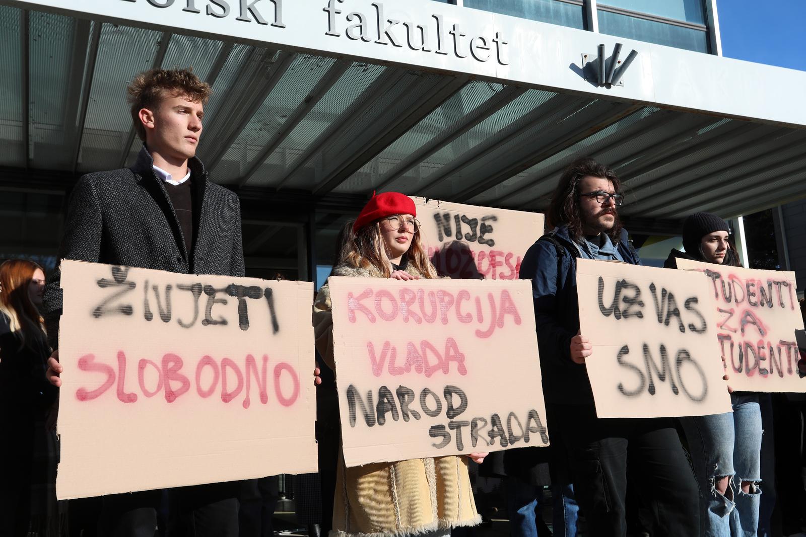 Rijeka: Prosvjed podrke rije?kih studenata kolegama u Srbiji Rijeka: Prosvjed podrke rije?kih studenata kolegama u Srbiji