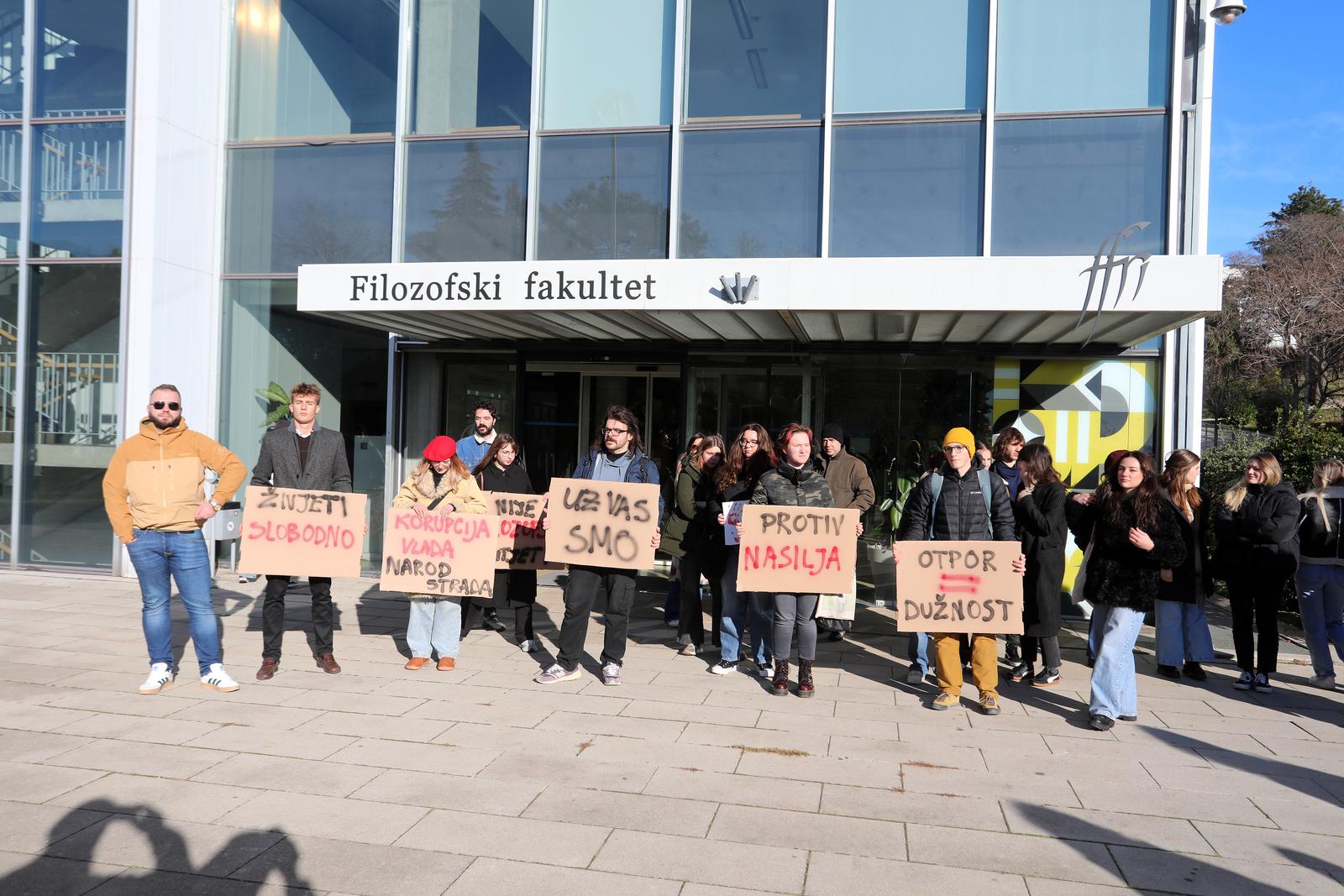 Rijeka: Prosvjed podrke rije?kih studenata kolegama u Srbiji Rijeka: Prosvjed podrke rije?kih studenata kolegama u Srbiji