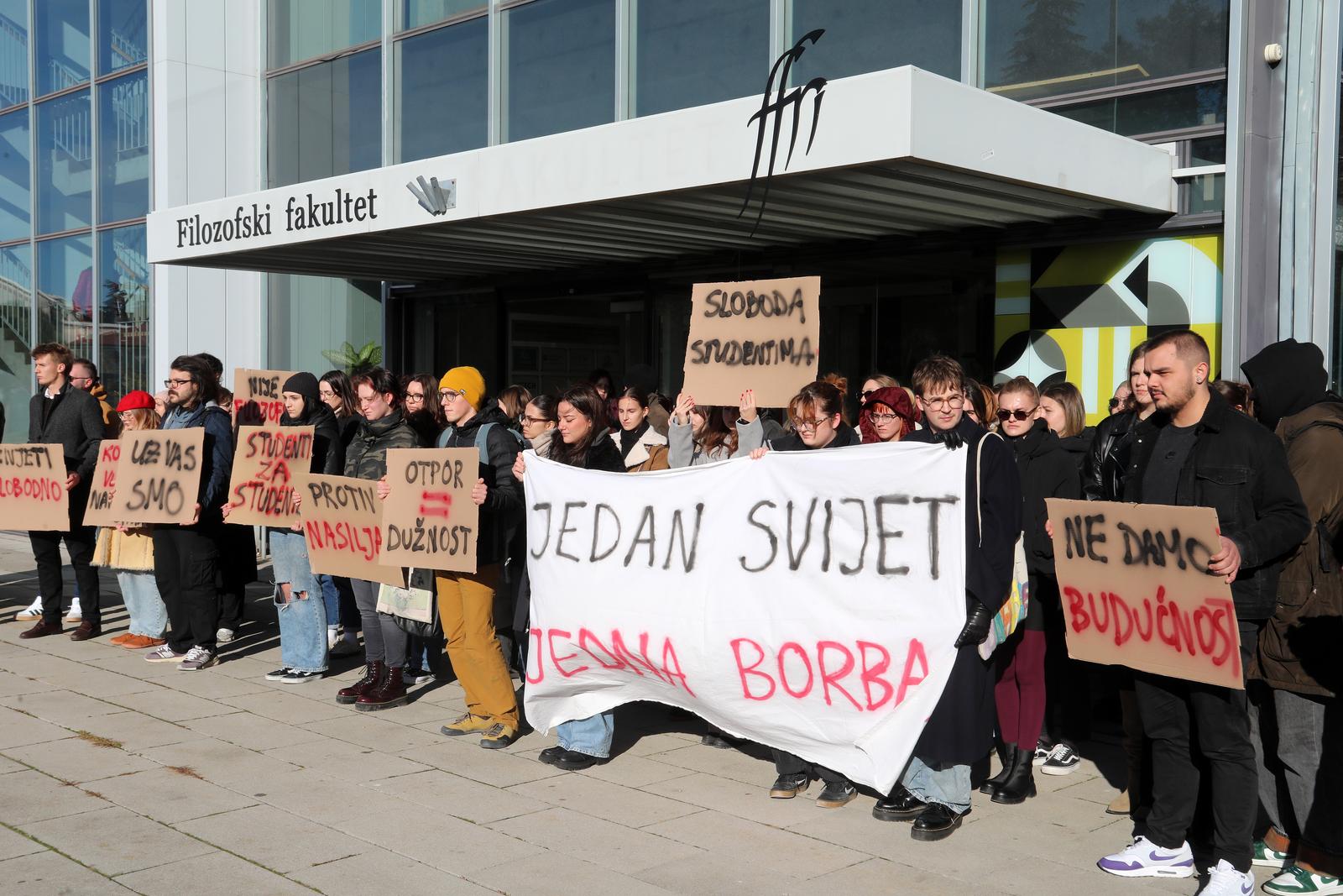 Rijeka: Prosvjed podrke rije?kih studenata kolegama u Srbiji Rijeka: Prosvjed podrke rije?kih studenata kolegama u Srbiji