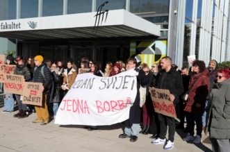 Rijeka: Prosvjed podrške riječkih studenata kolegama u Srbiji Rijeka: Prosvjed podrške riječkih studenata kolegama u Srbiji