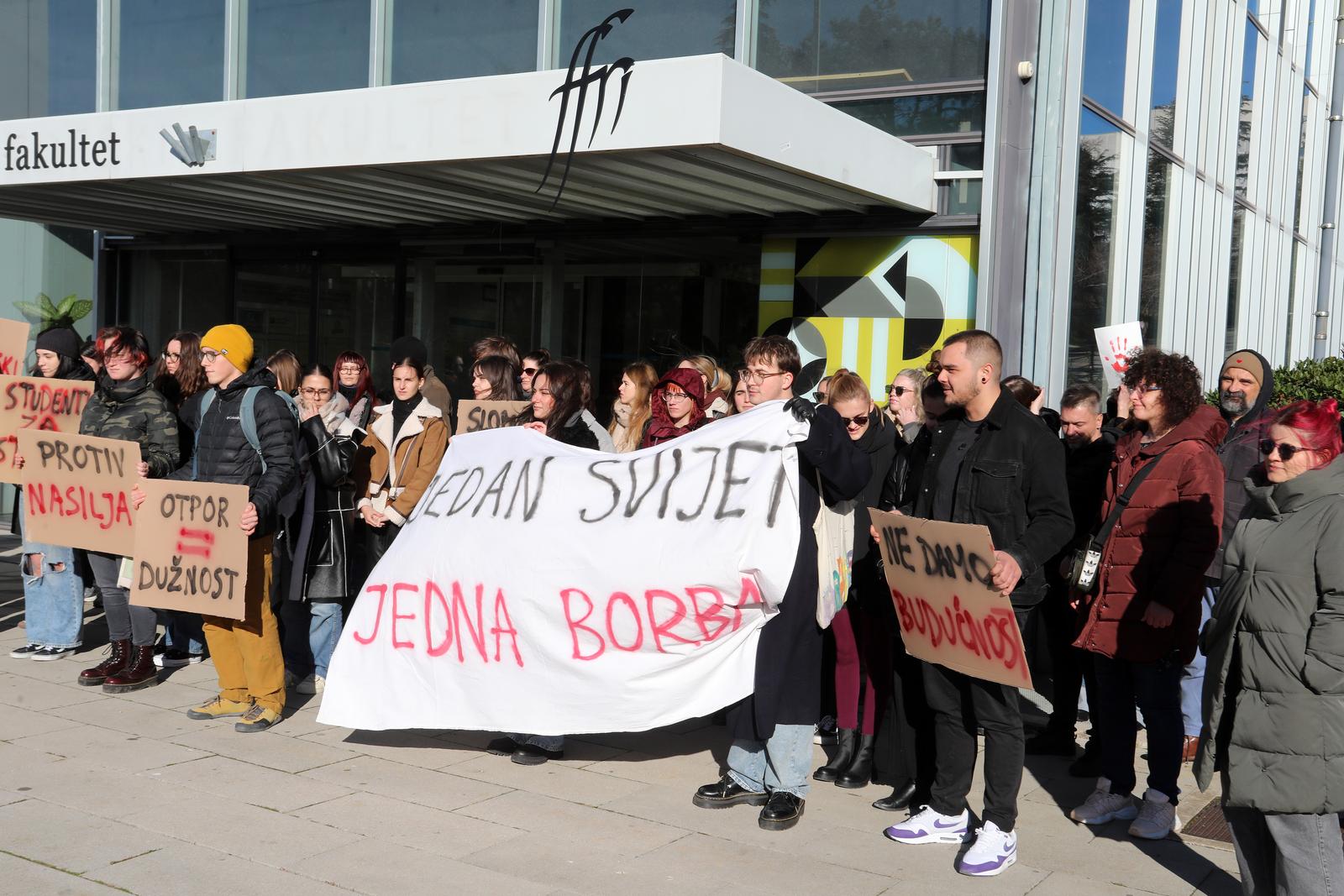 Rijeka: Prosvjed podrške riječkih studenata kolegama u Srbiji Rijeka: Prosvjed podrške riječkih studenata kolegama u Srbiji