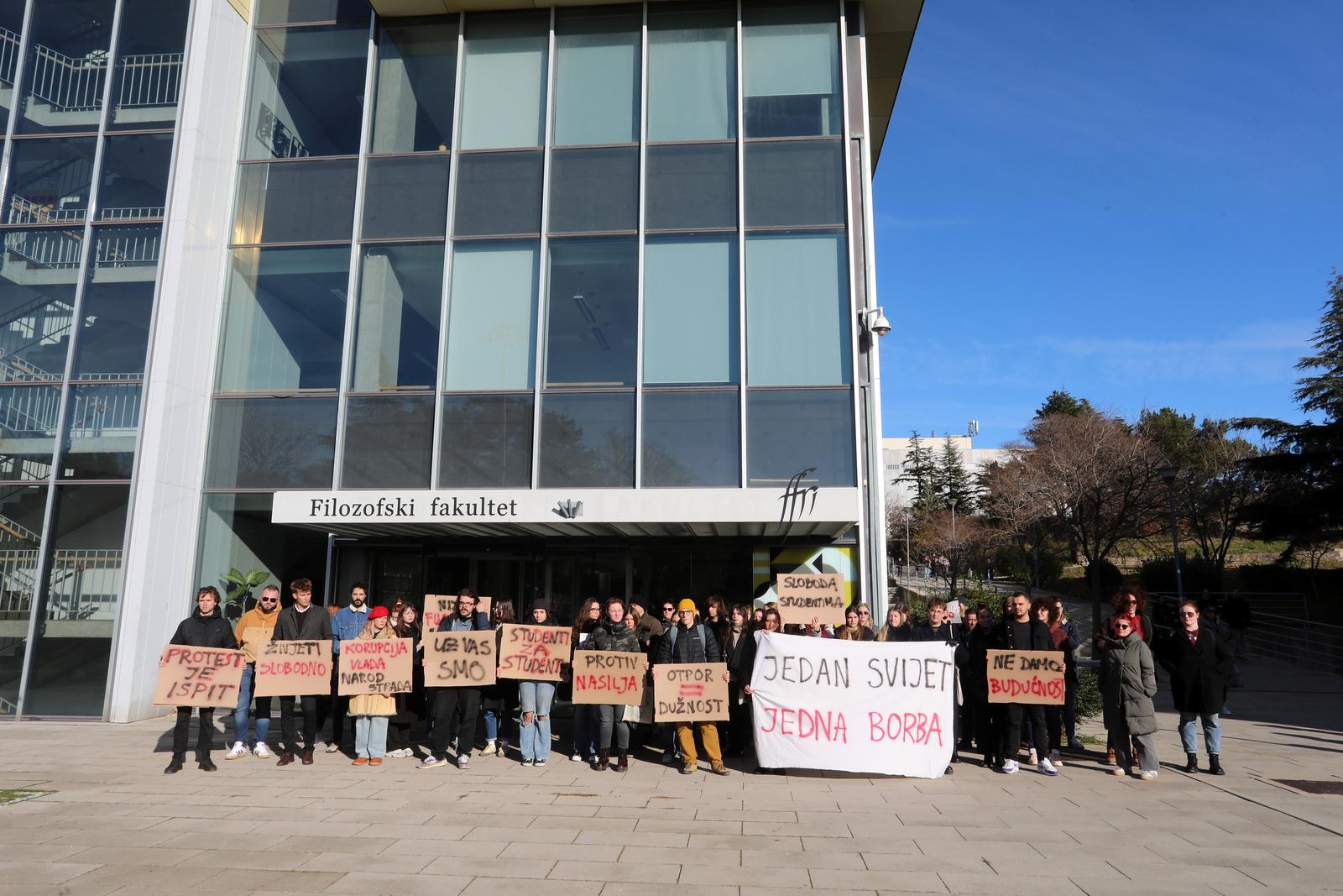 Rijeka: Prosvjed podrke rije?kih studenata kolegama u Srbiji Rijeka: Prosvjed podrke rije?kih studenata kolegama u Srbiji