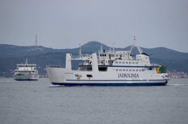 Zadar:  Opet kvar, trajekt Vladimir Nazor nije uspio spustiti rampu na otoku Istu
