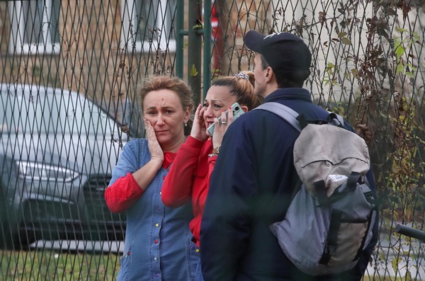 Drama u zagrebačkoj školi u Prečkom: Roditelji u suzama čekaju inforamcije o svojoj djeci