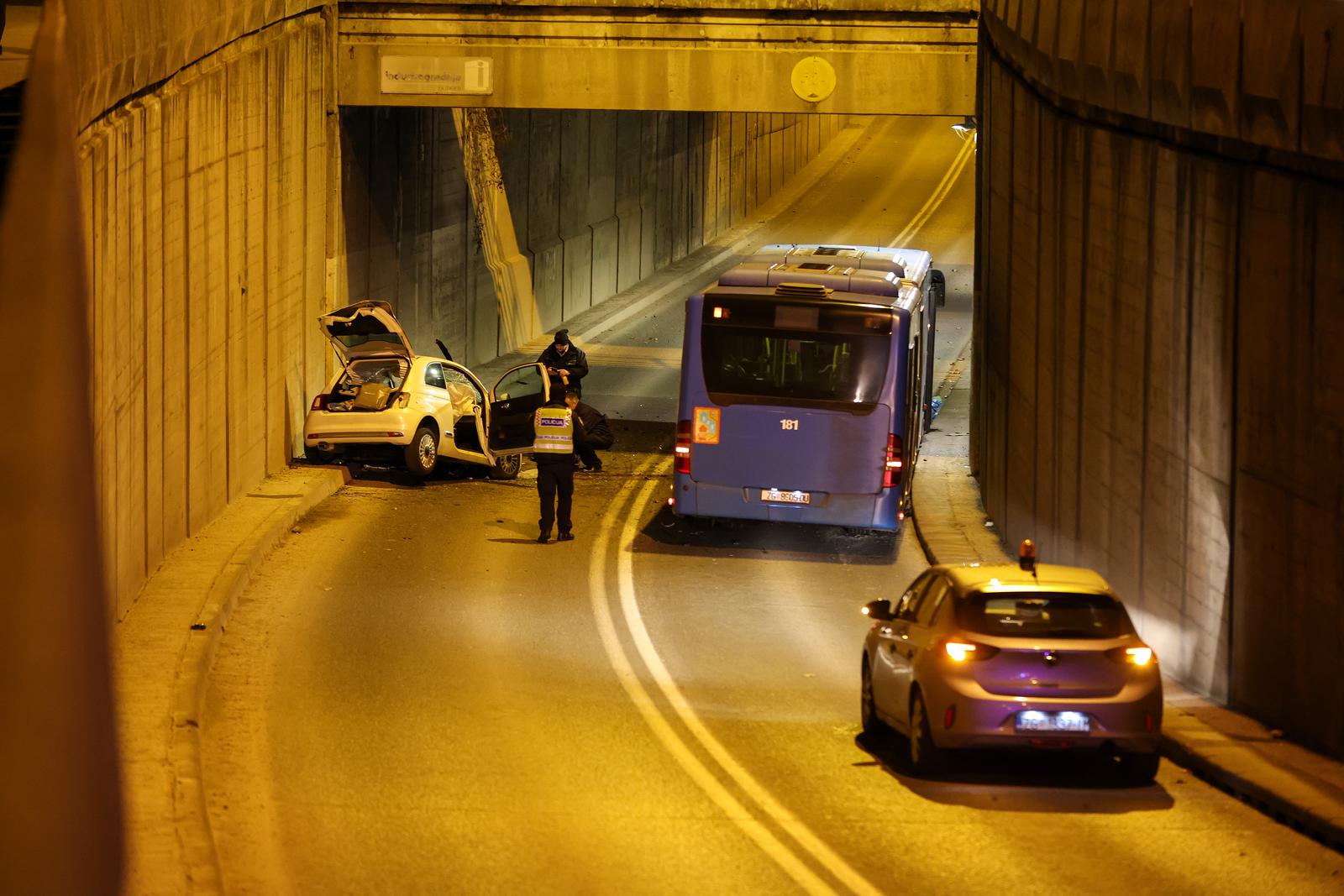 Zagreb: Pet osoba ozlijeđeno u sudaru osobnog automobila i autobusa u Selskoj ulici Zagreb: Pet osoba ozlijeđeno u sudaru osobnog automobila i autobusa u Selskoj ulici