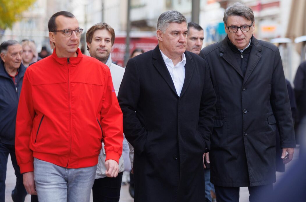Predsjednik Republike Zoran Milanović prikupljao je potpise birača za podršku predsjedničke kandidature u Rijeci Predsjednik Republike Zoran Milanović prikupljao je potpise birača za podršku predsjedničke kandidature u Rijeci