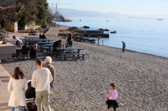 Rijeka: Gra?ani u etnji na plai Kantrida Rijeka: Gra?ani u etnji na plai Kantrida