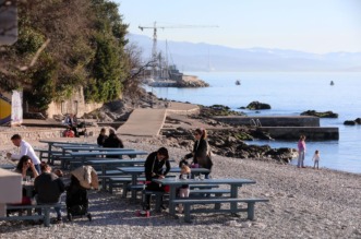 Rijeka: Gra?ani u etnji na plai Kantrida Rijeka: Gra?ani u etnji na plai Kantrida