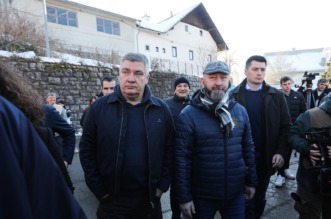 Predsjednik Zoran Milanović na tradicionalnom dočeku Nove godine u podne u Fužinama Predsjednik Zoran Milanović na tradicionalnom dočeku Nove godine u podne u Fužinama