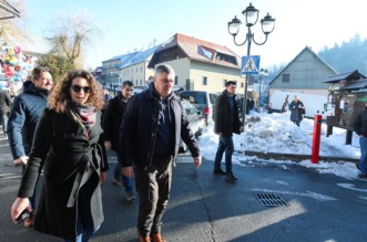 Predsjednik Zoran Milanović na tradicionalnom dočeku Nove godine u podne u Fužinama Predsjednik Zoran Milanović na tradicionalnom dočeku Nove godine u podne u Fužinama