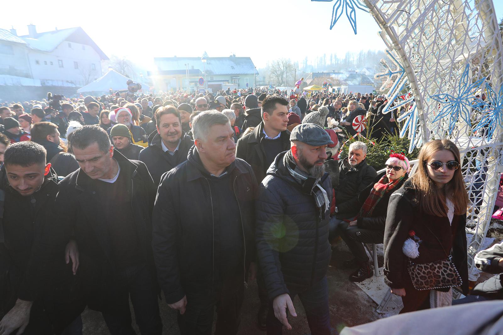 Predsjednik Zoran Milanović na tradicionalnom dočeku Nove godine u podne u Fužinama Predsjednik Zoran Milanović na tradicionalnom dočeku Nove godine u podne u Fužinama