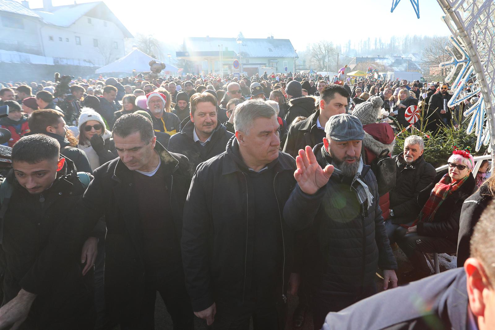 Predsjednik Zoran Milanović na tradicionalnom dočeku Nove godine u podne u Fužinama Predsjednik Zoran Milanović na tradicionalnom dočeku Nove godine u podne u Fužinama