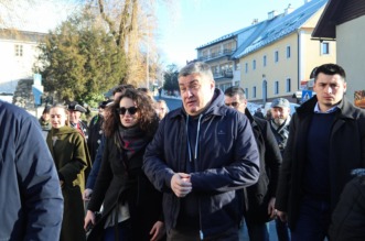 Predsjednik Zoran Milanovi? na tradicionalnom do?eku Nove godine u podne u Fuinama Predsjednik Zoran Milanovi? na tradicionalnom do?eku Nove godine u podne u Fuinama