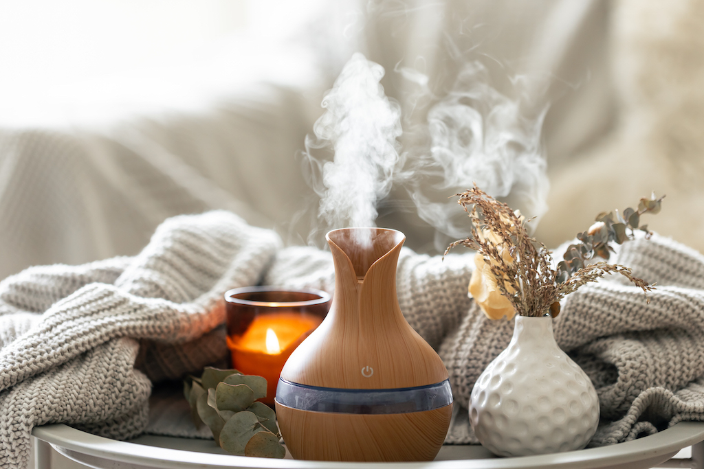Aroma composition with a modern aroma oil diffuser and a knitted element. Aroma composition with a modern aroma oil diffuser and a knitted element.