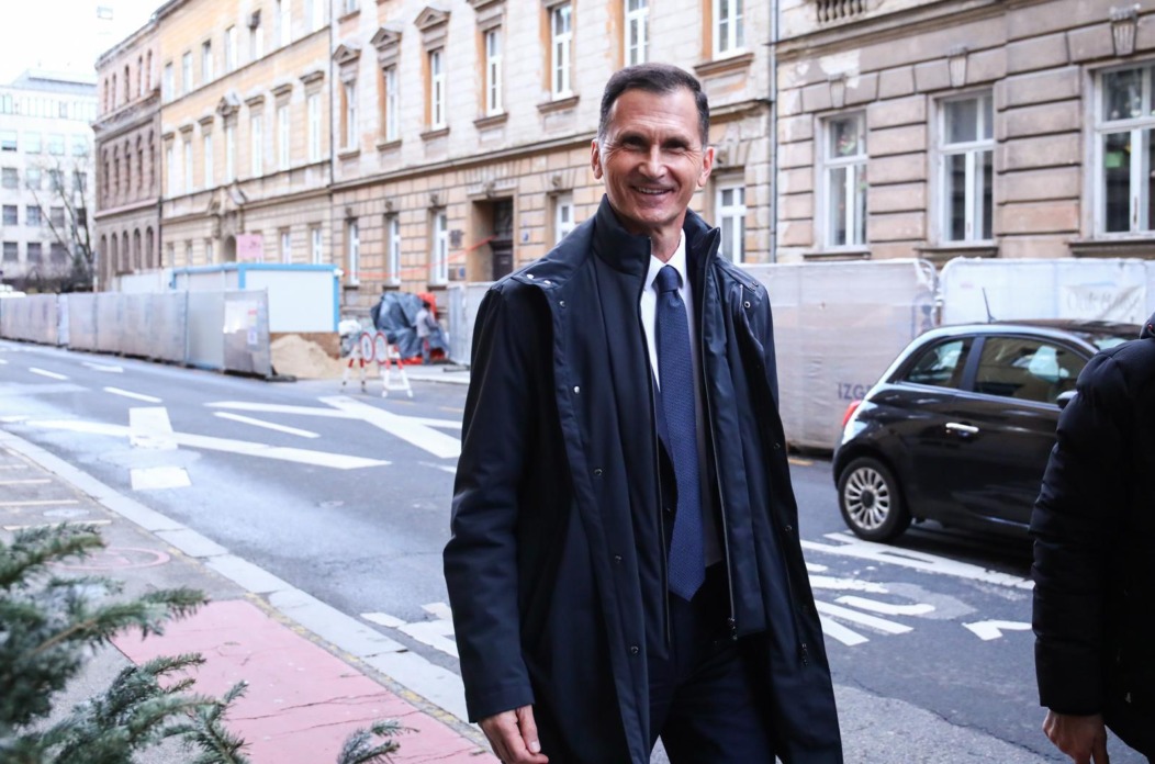 Zagreb: Dolazak članova na sjednicu zajedničku sjednicu Predsjedništva i Nacionalnog odbora HDZ-a. Zagreb: Dolazak članova na sjednicu zajedničku sjednicu Predsjedništva i Nacionalnog odbora HDZ-a.