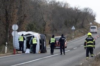 Novi Vinodolski: Dvije osobe poginule u prometnoj nesreći na Jadrasnkoj magistrali Novi Vinodolski: Dvije osobe poginule u prometnoj nesreći na Jadrasnkoj magistrali