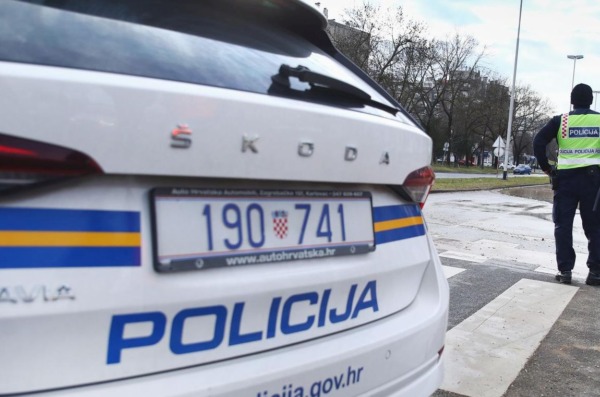 Zagreb: Poplava u Ukrajinskoj ulici zbog puknuća cijevi