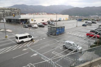 Split: Prazna parkirališta trgovačkih lanaca Split: Prazna parkirališta trgovačkih lanaca