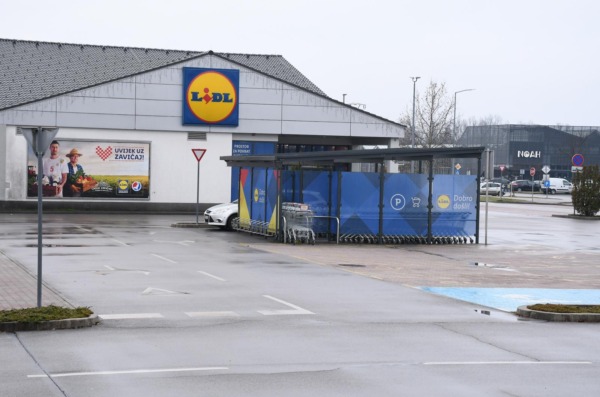 Sisak: Veliki broj Siščana priključio se bojkotu trgovina