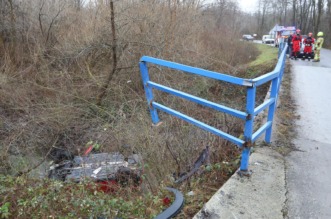 Karlovac: U slijetanju automobila smrtno stradala jedna osoba Karlovac: U slijetanju automobila smrtno stradala jedna osoba
