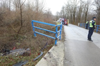 Karlovac: U slijetanju automobila smrtno stradala jedna osoba Karlovac: U slijetanju automobila smrtno stradala jedna osoba
