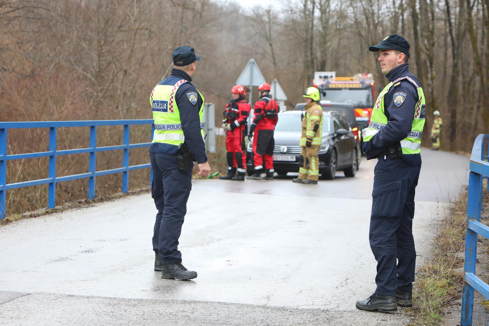 Karlovac: U slijetanju automobila smrtno stradala jedna osoba Karlovac: U slijetanju automobila smrtno stradala jedna osoba