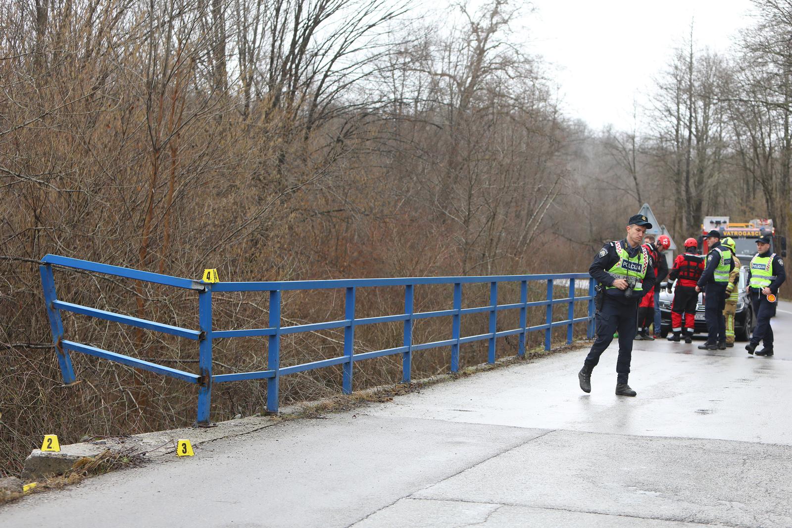 Karlovac: U slijetanju automobila smrtno stradala jedna osoba Karlovac: U slijetanju automobila smrtno stradala jedna osoba