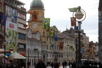 Rijeka: Centar grada ukraen zastavama uo?i Rije?kog karnevala Rijeka: Centar grada ukraen zastavama uo?i Rije?kog karnevala