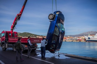 Split: Izvučen automobil koji je sinoć sletio u more kod gradske luke, vozač preminuo