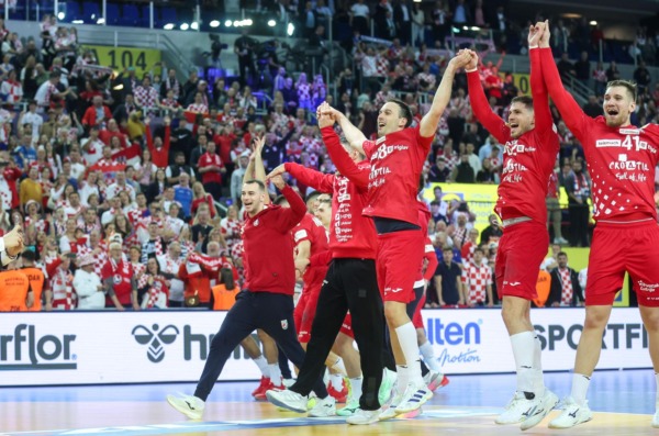 Zagreb: Slavlje rukometaša Hrvatske nakon pobjede nad Francuskom i prolaska u finale Svjetskog prvenstva