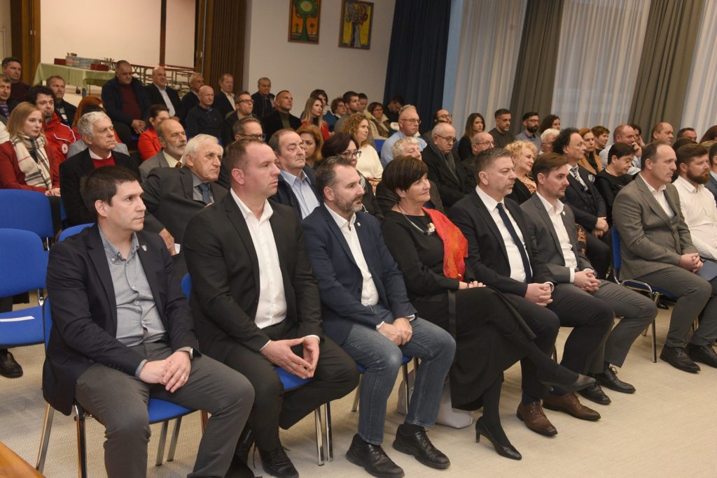cres (6) cres (6)