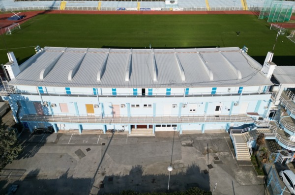 Obnovljena-nadstresnica-Centralne-tribine-stadiona-Kantrida-1