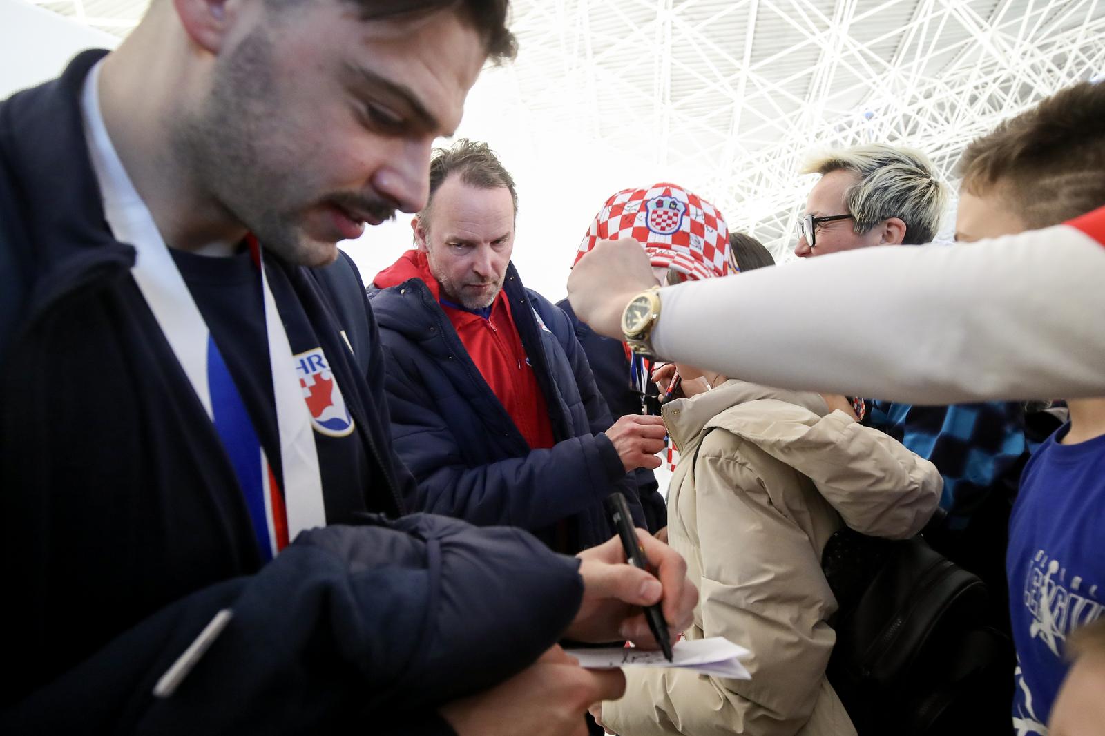 Zagreb: Rukometaši sletjeli u zračnu luku nakon osvojenog srebra na Svjetskom prvenstvu
