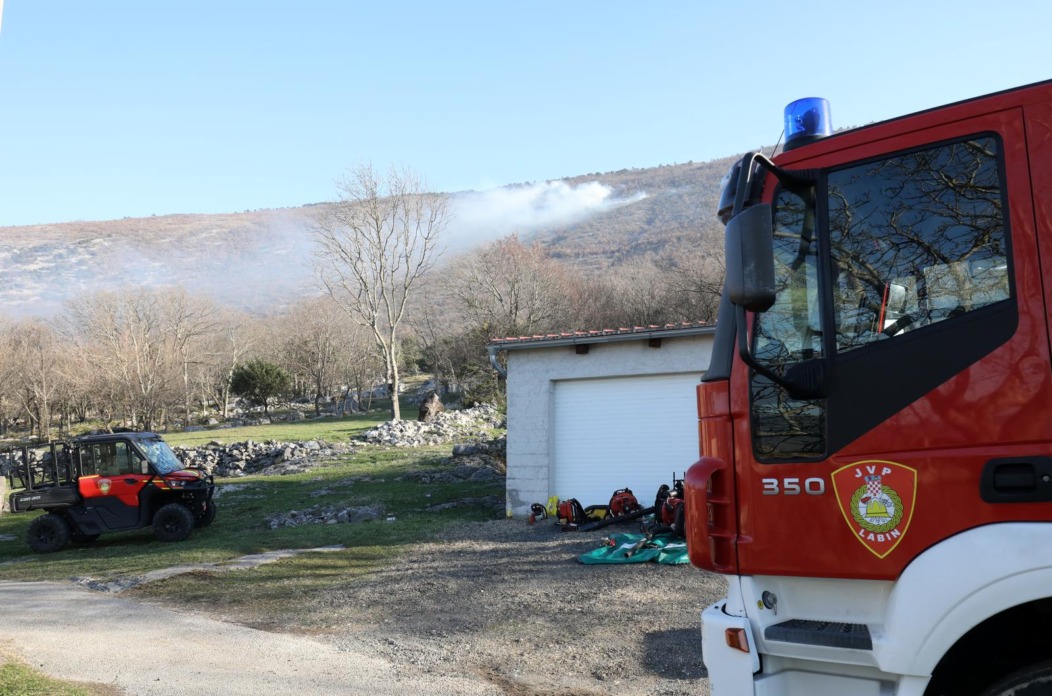 Učka: Požar na Učki stavljen je pod kontrolu Učka: Požar na Učki stavljen je pod kontrolu