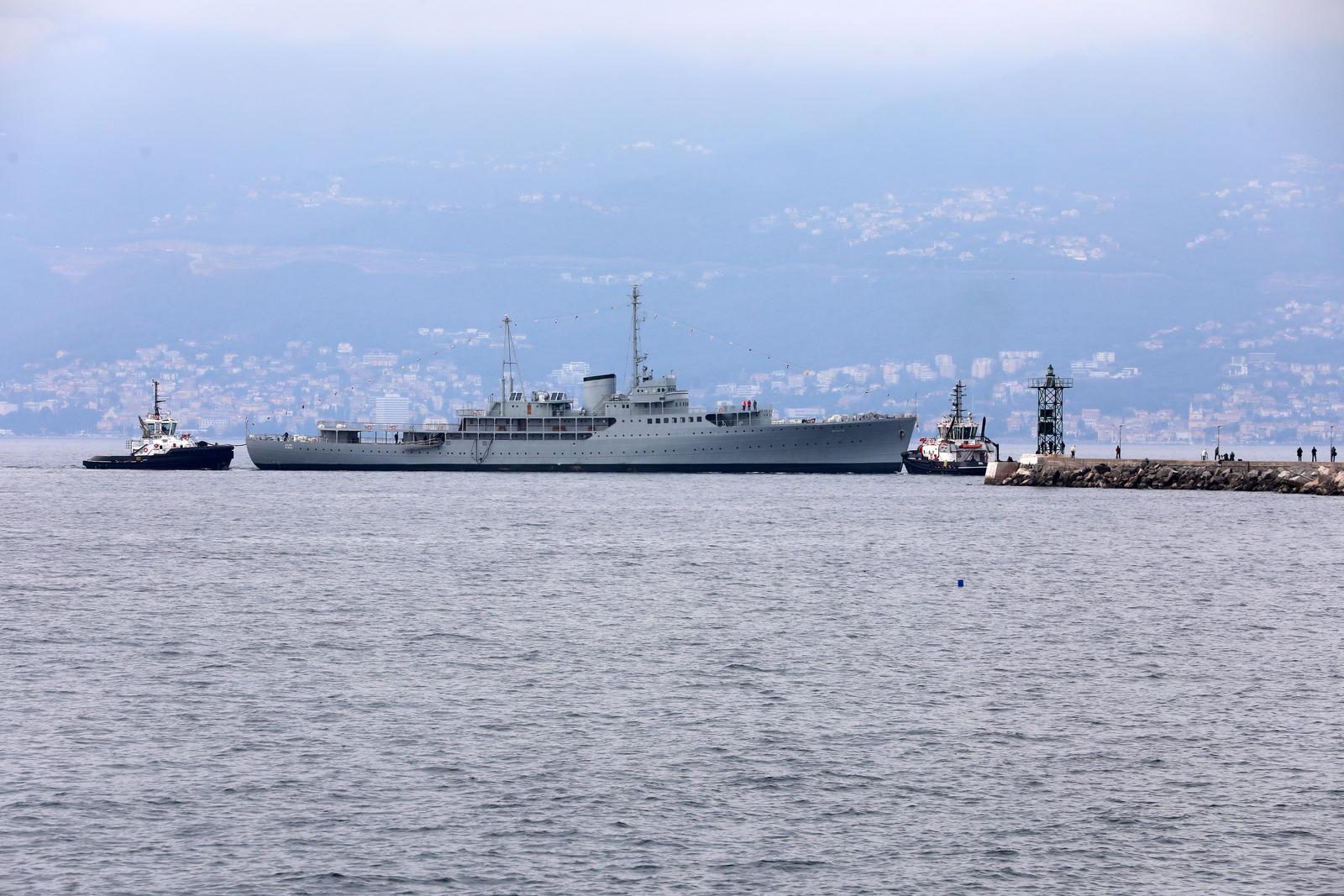 Rijeka: Brod Galeb dotegljen je u riječku luku