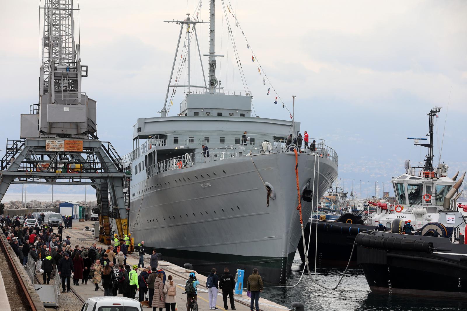 Rijeka: Brod Galeb dotegljen je u riječku luku