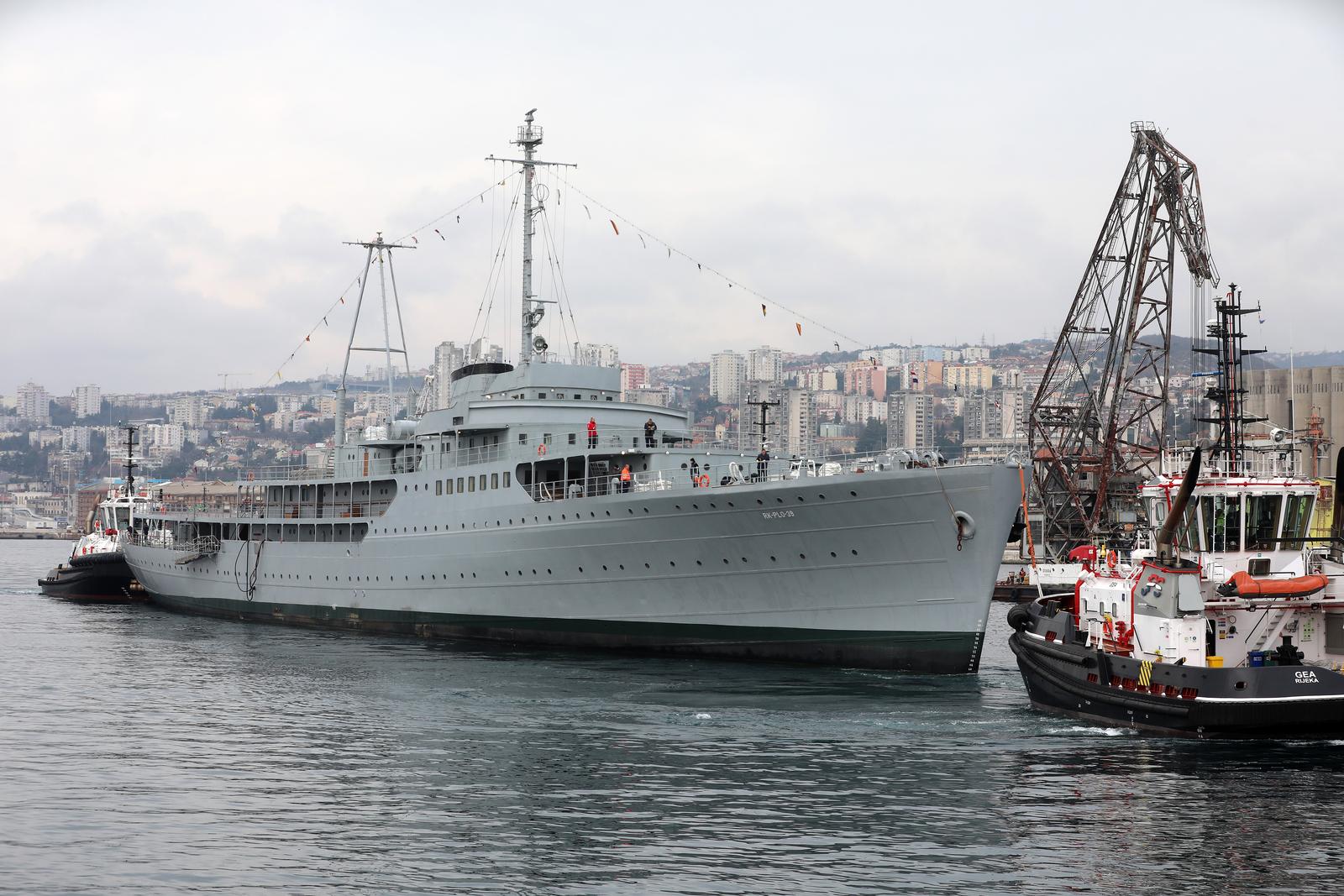 Rijeka: Brod Galeb dotegljen je u riječku luku